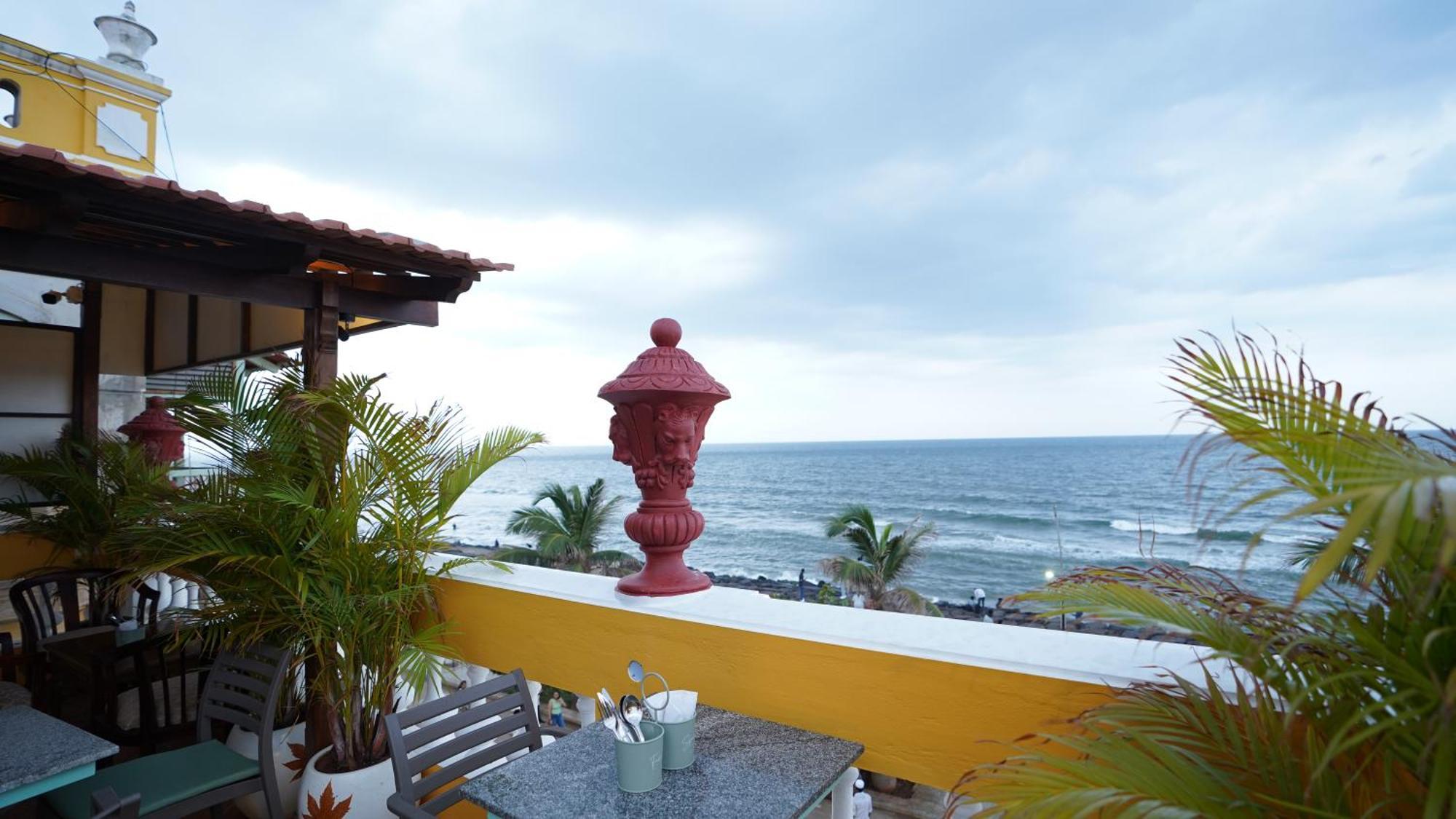 La Plage Seaview Suites Pondicherry Ngoại thất bức ảnh